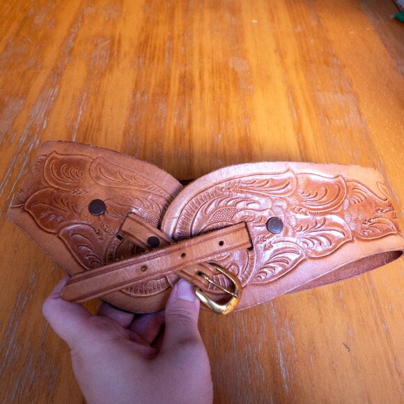 Vintage thick tooled leather belt 23"-25" - Picture 5 of 5